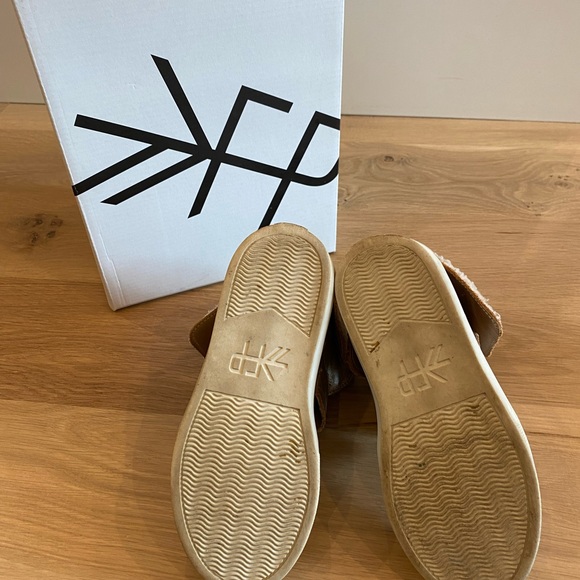 Freshly Picked Gold/Platinum Sherpa Boot - Picture 8 of 8